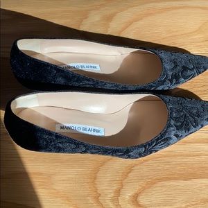 Manolo Blahnik Size 38 Black Velvet Heels